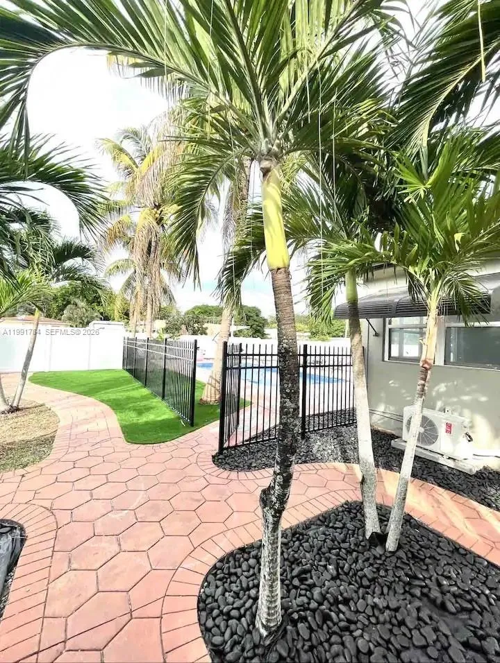 1925 Dewey St, Hollywood, Florida 33020, Hollywood, Florida 33020, ,Residential Income,For Sale,1925 Dewey St, Hollywood, Florida 33020,A11991784