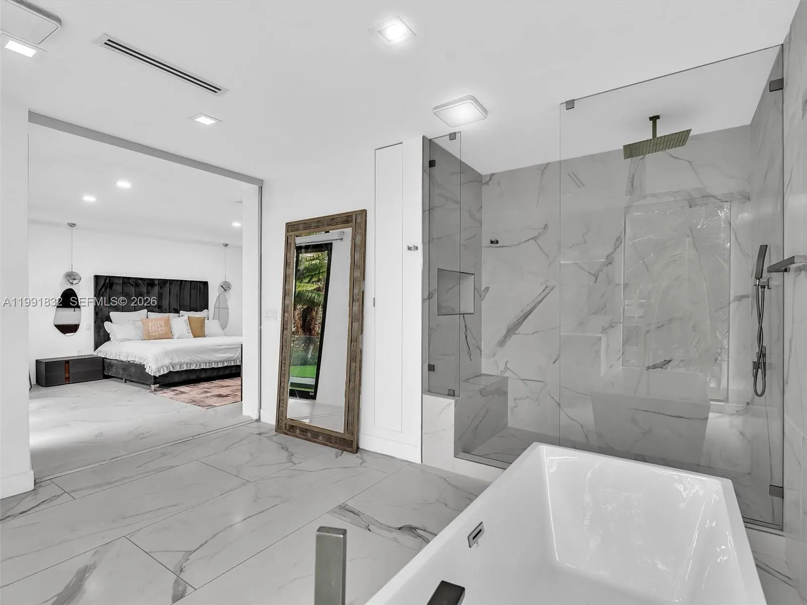 3010 Alton Rd, Miami Beach, Florida 33140, Miami Beach, Florida 33140, 7 Bedrooms Bedrooms, ,6 BathroomsBathrooms,Residential Lease,For Rent,3010 Alton Rd, Miami Beach, Florida 33140,A11991832