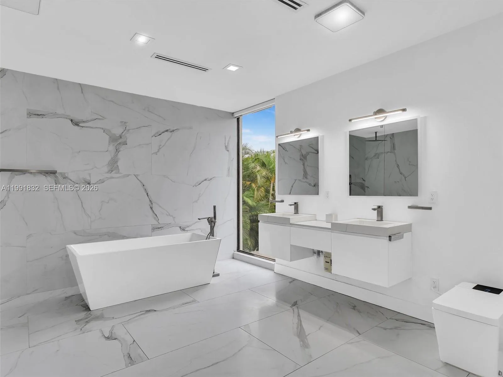 3010 Alton Rd, Miami Beach, Florida 33140, Miami Beach, Florida 33140, 7 Bedrooms Bedrooms, ,6 BathroomsBathrooms,Residential Lease,For Rent,3010 Alton Rd, Miami Beach, Florida 33140,A11991832
