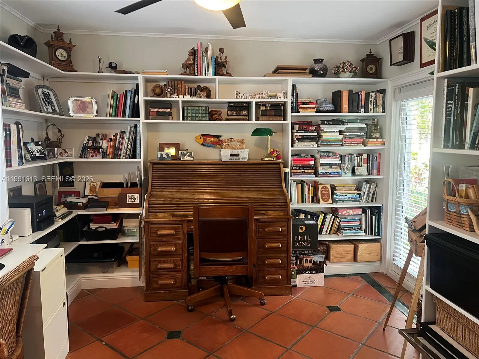 office/game room/ guest room with private entrance