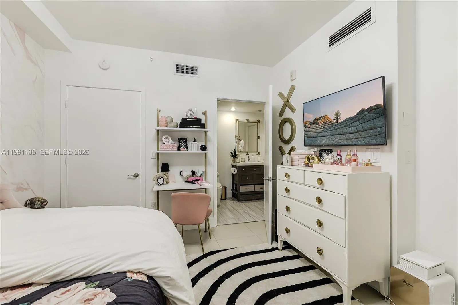 6000 Collins Ave 523, Miami Beach, Florida 33140, Miami Beach, Florida 33140, 3 Bedrooms Bedrooms, ,3 BathroomsBathrooms,Residential Lease,For Rent,6000 Collins Ave 523, Miami Beach, Florida 33140,A11991135