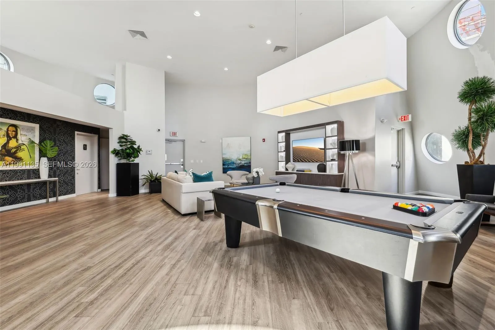 6000 Collins Ave 523, Miami Beach, Florida 33140, Miami Beach, Florida 33140, 3 Bedrooms Bedrooms, ,3 BathroomsBathrooms,Residential Lease,For Rent,6000 Collins Ave 523, Miami Beach, Florida 33140,A11991135