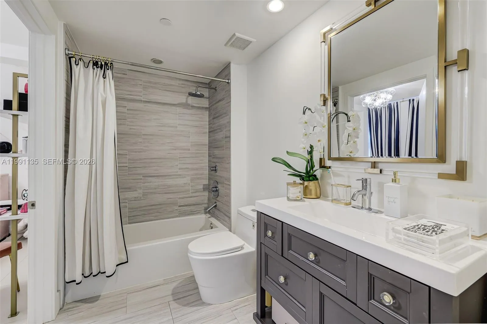 6000 Collins Ave 523, Miami Beach, Florida 33140, Miami Beach, Florida 33140, 3 Bedrooms Bedrooms, ,3 BathroomsBathrooms,Residential Lease,For Rent,6000 Collins Ave 523, Miami Beach, Florida 33140,A11991135