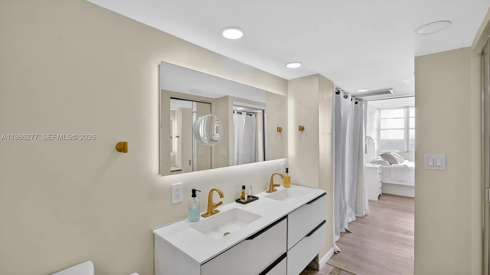 6450 Collins Ave 903, Miami Beach, Florida 33141, Miami Beach, Florida 33141, 1 Bedroom Bedrooms, ,1 BathroomBathrooms,Residential,For Sale,6450 Collins Ave 903, Miami Beach, Florida 33141,A11986277