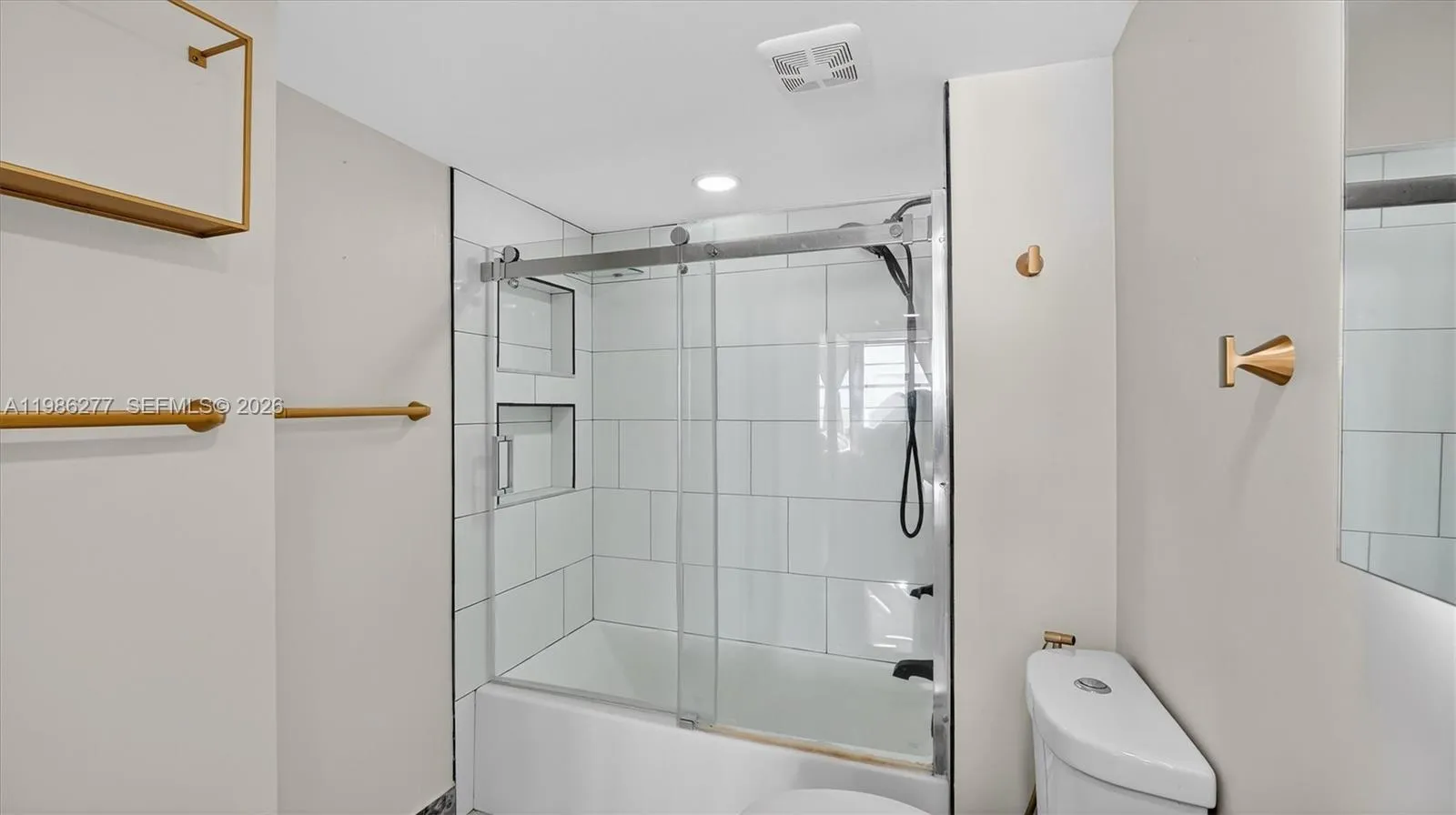 6450 Collins Ave 903, Miami Beach, Florida 33141, Miami Beach, Florida 33141, 1 Bedroom Bedrooms, ,1 BathroomBathrooms,Residential,For Sale,6450 Collins Ave 903, Miami Beach, Florida 33141,A11986277