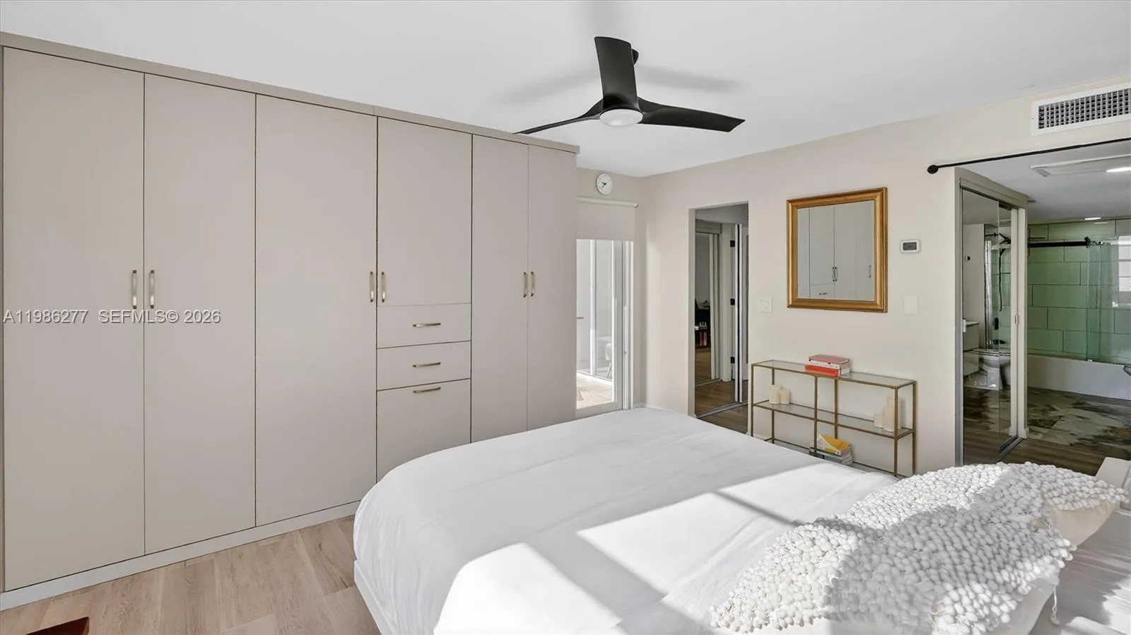 6450 Collins Ave 903, Miami Beach, Florida 33141, Miami Beach, Florida 33141, 1 Bedroom Bedrooms, ,1 BathroomBathrooms,Residential,For Sale,6450 Collins Ave 903, Miami Beach, Florida 33141,A11986277