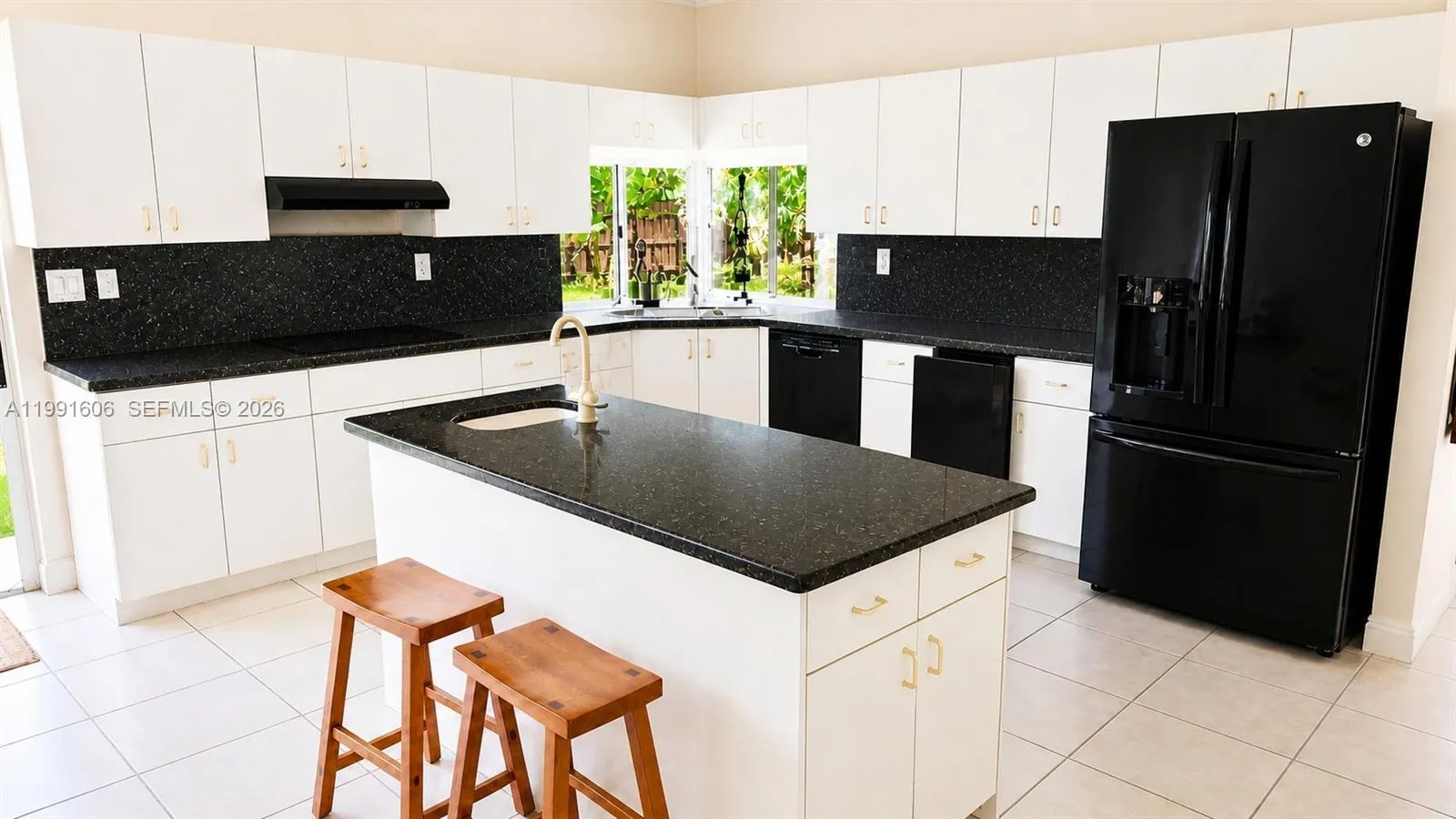 15615 Sw 42nd Ter, Miami, Florida 33185, Miami, Florida 33185, 5 Bedrooms Bedrooms, ,6 BathroomsBathrooms,Residential,For Sale,15615 Sw 42nd Ter, Miami, Florida 33185,A11991606