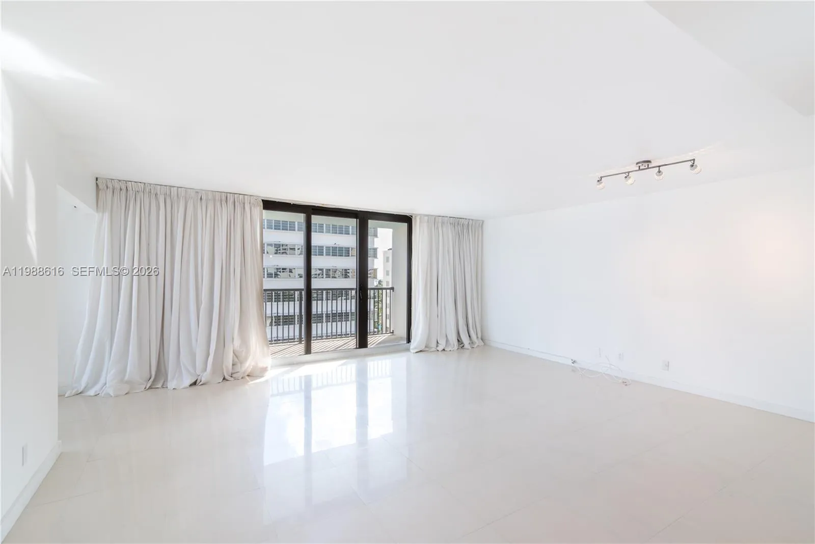 1800 Collins Ave 8c, Miami Beach, Florida 33139, Miami Beach, Florida 33139, 1 Bedroom Bedrooms, ,1 BathroomBathrooms,Residential Lease,For Rent,1800 Collins Ave 8c, Miami Beach, Florida 33139,A11988616