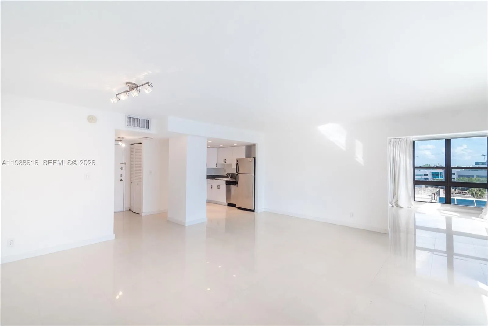 1800 Collins Ave 8c, Miami Beach, Florida 33139, Miami Beach, Florida 33139, 1 Bedroom Bedrooms, ,1 BathroomBathrooms,Residential Lease,For Rent,1800 Collins Ave 8c, Miami Beach, Florida 33139,A11988616