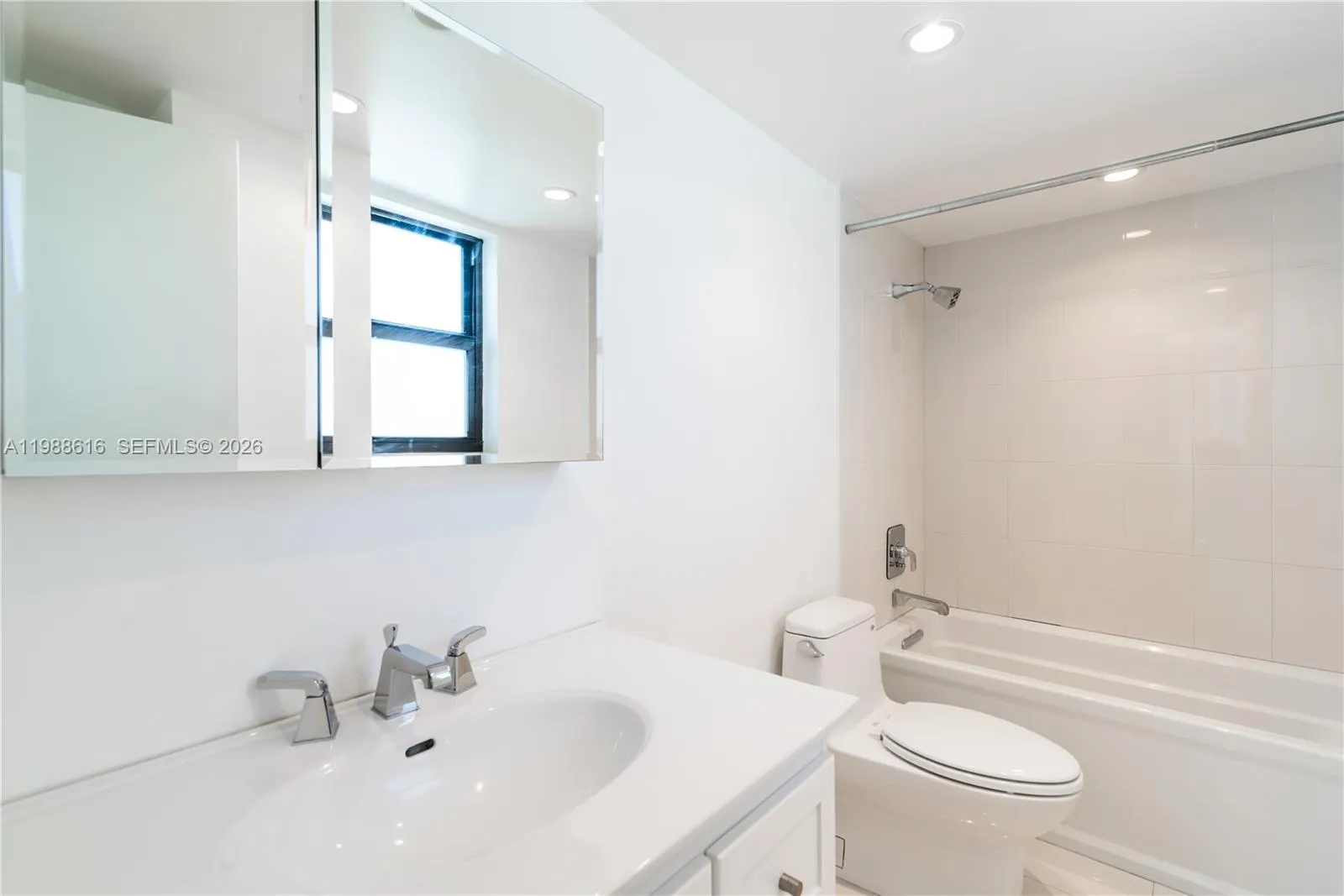 1800 Collins Ave 8c, Miami Beach, Florida 33139, Miami Beach, Florida 33139, 1 Bedroom Bedrooms, ,1 BathroomBathrooms,Residential Lease,For Rent,1800 Collins Ave 8c, Miami Beach, Florida 33139,A11988616