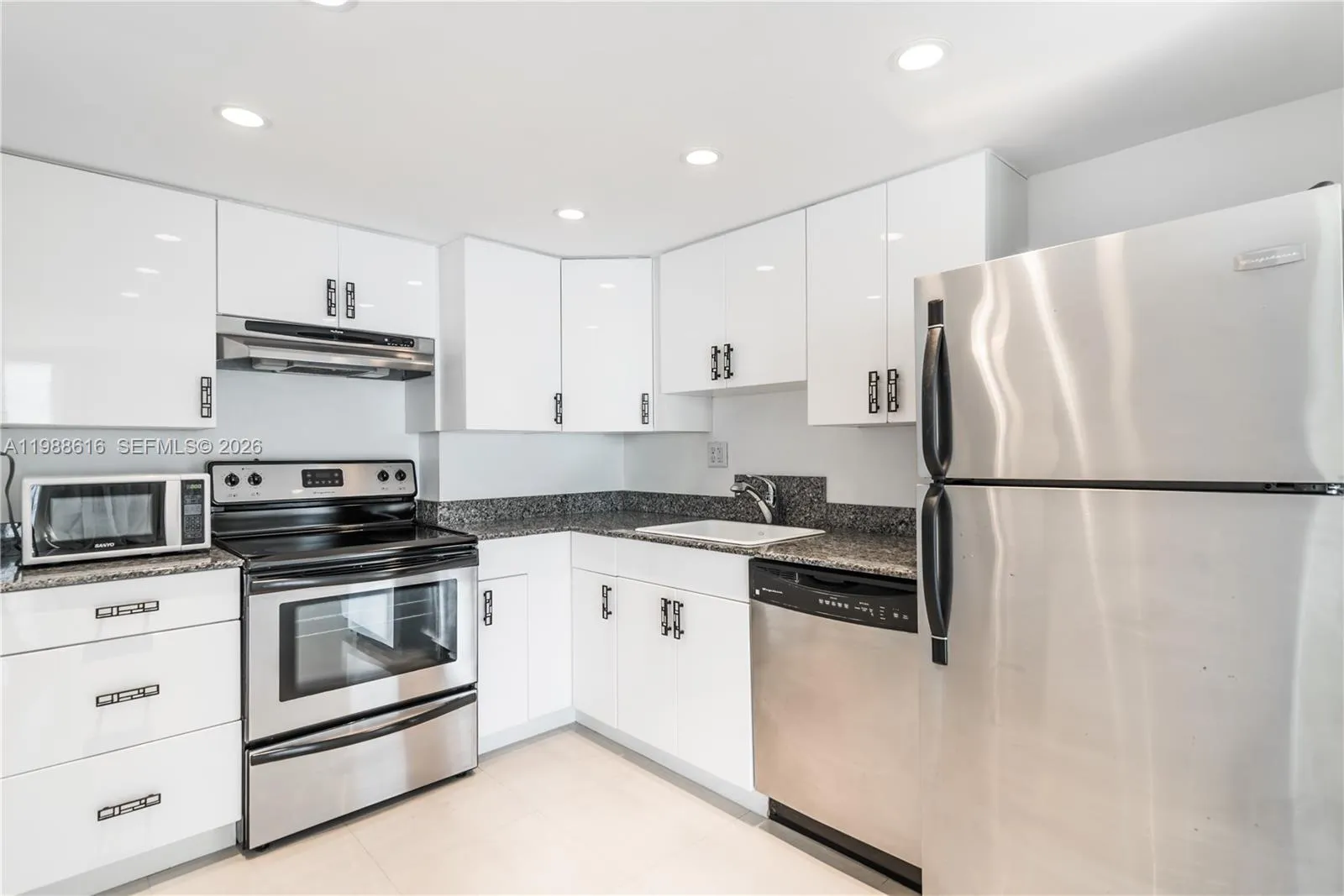 1800 Collins Ave 8c, Miami Beach, Florida 33139, Miami Beach, Florida 33139, 1 Bedroom Bedrooms, ,1 BathroomBathrooms,Residential Lease,For Rent,1800 Collins Ave 8c, Miami Beach, Florida 33139,A11988616