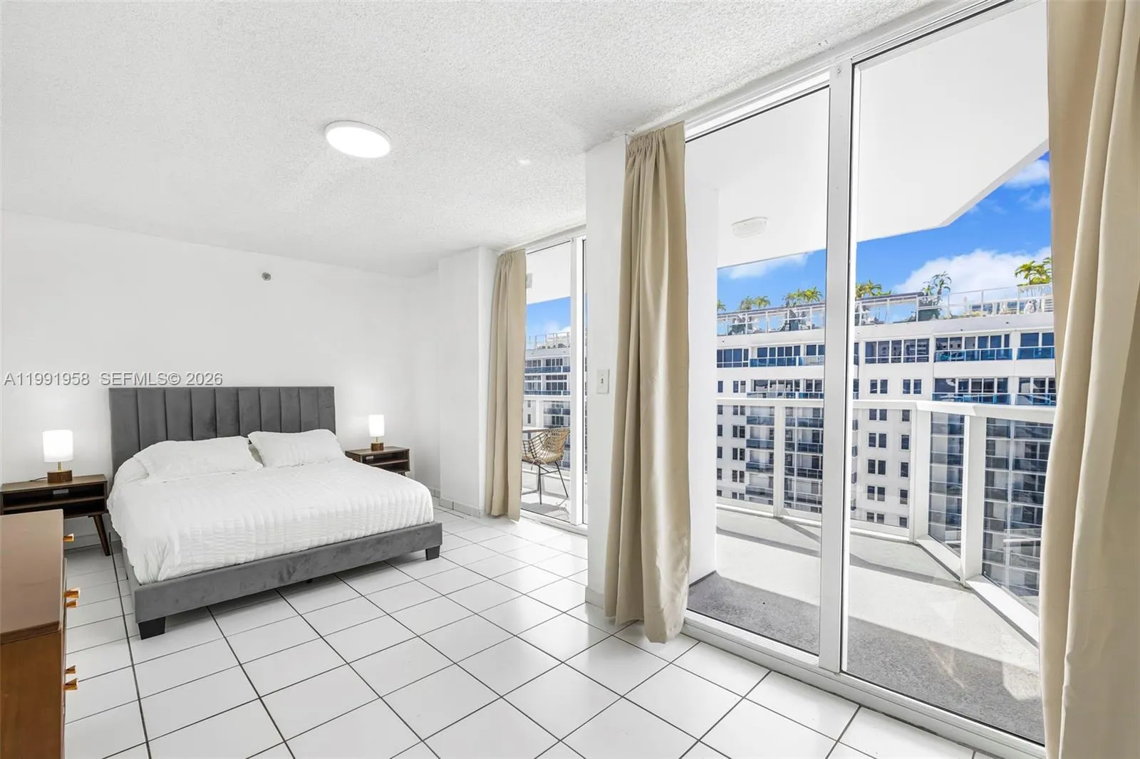 2401 Collins Ave 1906, Miami Beach, Florida 33140, Miami Beach, Florida 33140, 2 Bedrooms Bedrooms, ,2 BathroomsBathrooms,Residential Lease,For Rent,2401 Collins Ave 1906, Miami Beach, Florida 33140,A11991958