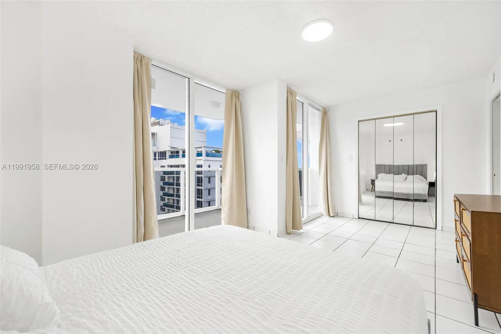 2401 Collins Ave 1906, Miami Beach, Florida 33140, Miami Beach, Florida 33140, 2 Bedrooms Bedrooms, ,2 BathroomsBathrooms,Residential Lease,For Rent,2401 Collins Ave 1906, Miami Beach, Florida 33140,A11991958
