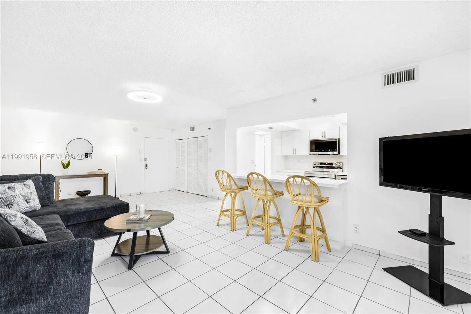 2401 Collins Ave 1906, Miami Beach, Florida 33140, Miami Beach, Florida 33140, 2 Bedrooms Bedrooms, ,2 BathroomsBathrooms,Residential Lease,For Rent,2401 Collins Ave 1906, Miami Beach, Florida 33140,A11991958