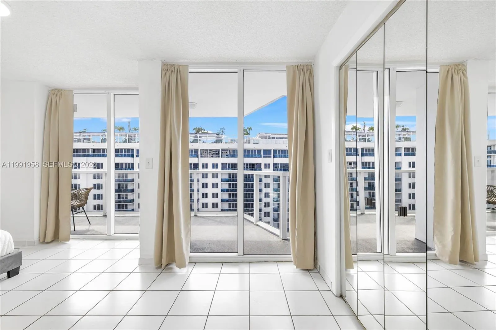 2401 Collins Ave 1906, Miami Beach, Florida 33140, Miami Beach, Florida 33140, 2 Bedrooms Bedrooms, ,2 BathroomsBathrooms,Residential Lease,For Rent,2401 Collins Ave 1906, Miami Beach, Florida 33140,A11991958