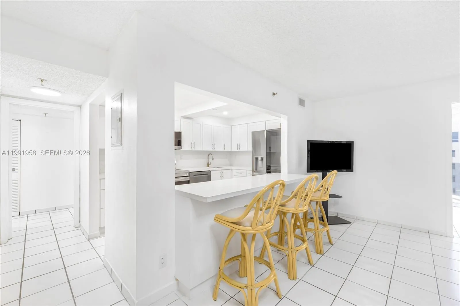 2401 Collins Ave 1906, Miami Beach, Florida 33140, Miami Beach, Florida 33140, 2 Bedrooms Bedrooms, ,2 BathroomsBathrooms,Residential Lease,For Rent,2401 Collins Ave 1906, Miami Beach, Florida 33140,A11991958