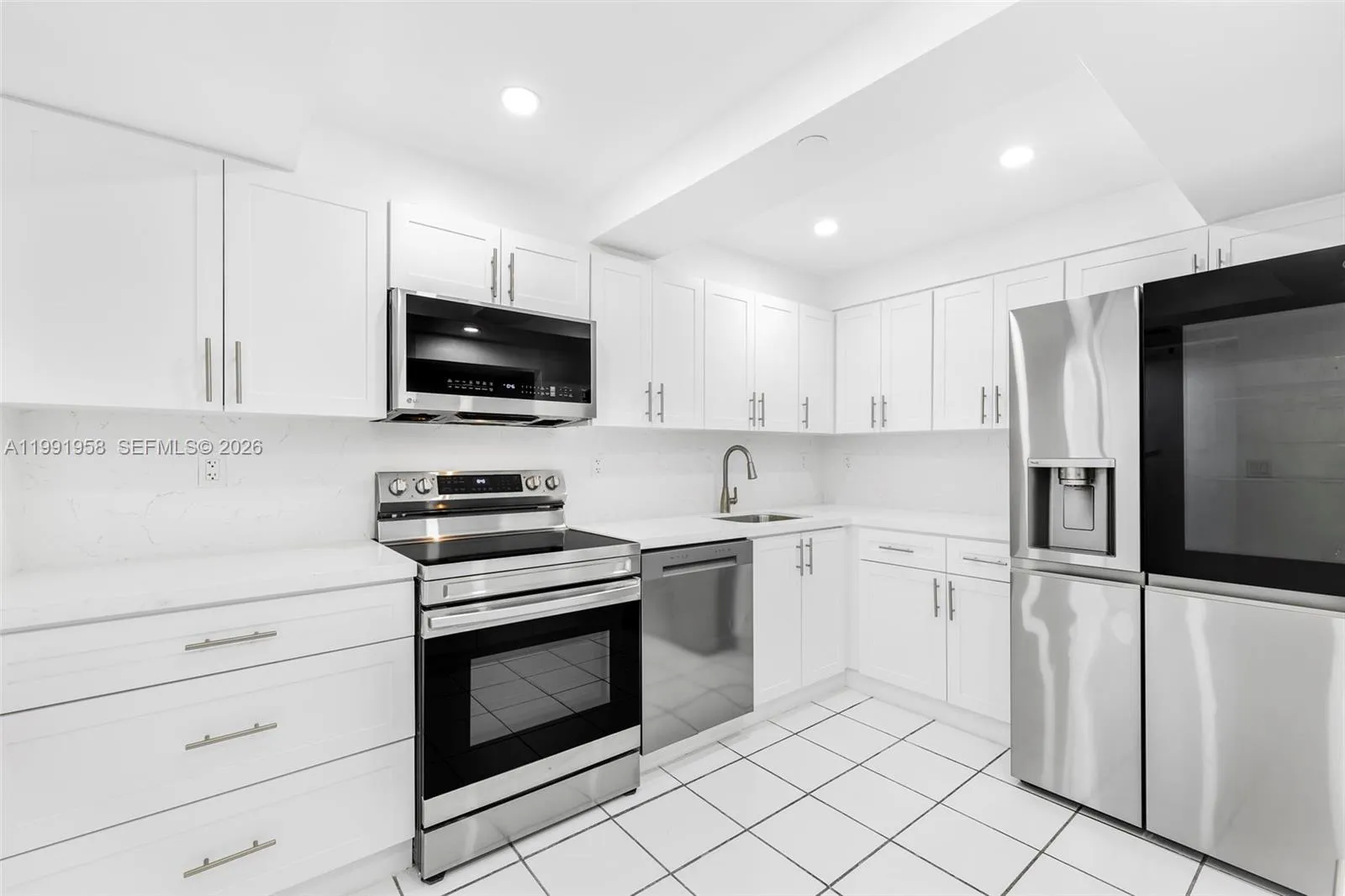 2401 Collins Ave 1906, Miami Beach, Florida 33140, Miami Beach, Florida 33140, 2 Bedrooms Bedrooms, ,2 BathroomsBathrooms,Residential Lease,For Rent,2401 Collins Ave 1906, Miami Beach, Florida 33140,A11991958