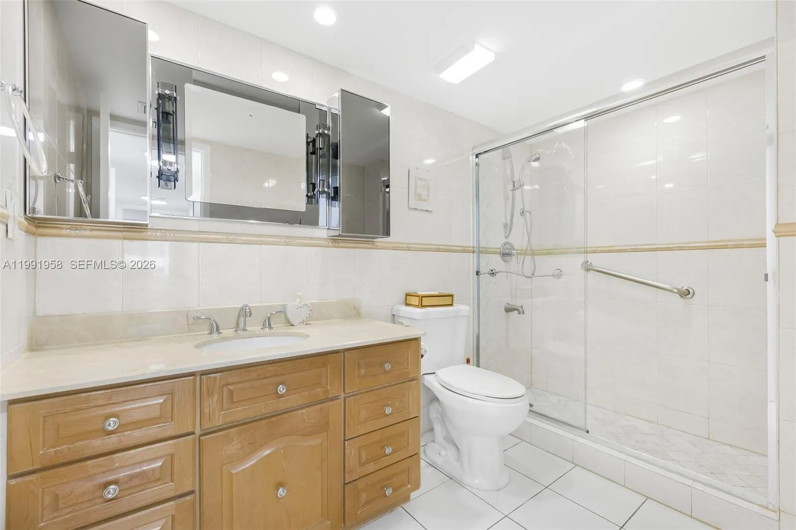 2401 Collins Ave 1906, Miami Beach, Florida 33140, Miami Beach, Florida 33140, 2 Bedrooms Bedrooms, ,2 BathroomsBathrooms,Residential Lease,For Rent,2401 Collins Ave 1906, Miami Beach, Florida 33140,A11991958