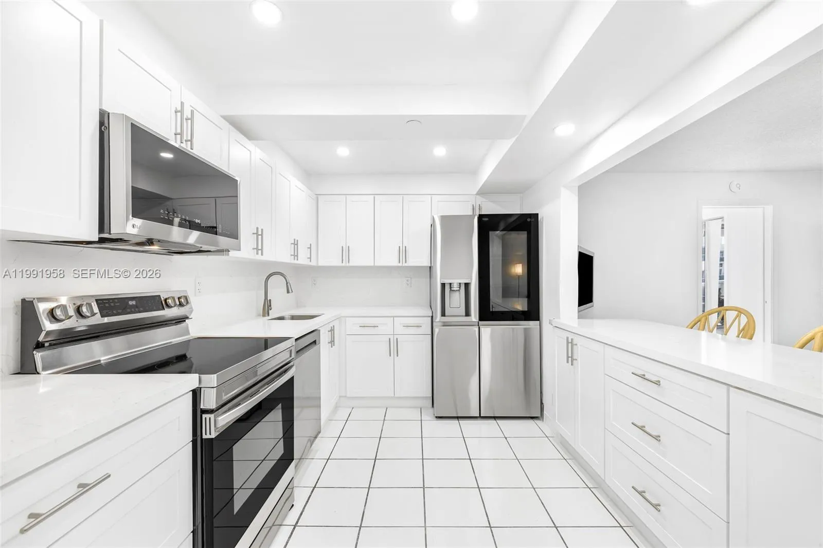 2401 Collins Ave 1906, Miami Beach, Florida 33140, Miami Beach, Florida 33140, 2 Bedrooms Bedrooms, ,2 BathroomsBathrooms,Residential Lease,For Rent,2401 Collins Ave 1906, Miami Beach, Florida 33140,A11991958