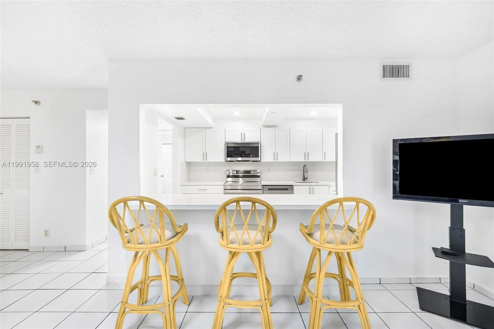 2401 Collins Ave 1906, Miami Beach, Florida 33140, Miami Beach, Florida 33140, 2 Bedrooms Bedrooms, ,2 BathroomsBathrooms,Residential Lease,For Rent,2401 Collins Ave 1906, Miami Beach, Florida 33140,A11991958