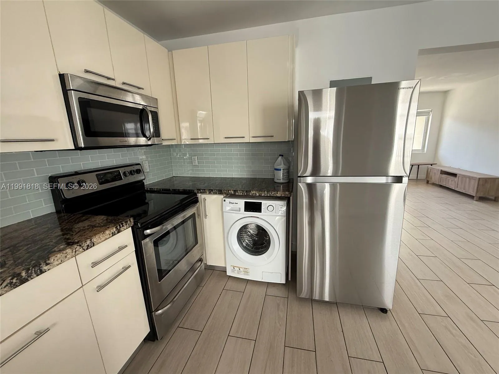 625 77th St 2, Miami Beach, Florida 33141, Miami Beach, Florida 33141, 2 Bedrooms Bedrooms, ,2 BathroomsBathrooms,Residential Lease,For Rent,625 77th St 2, Miami Beach, Florida 33141,A11991818