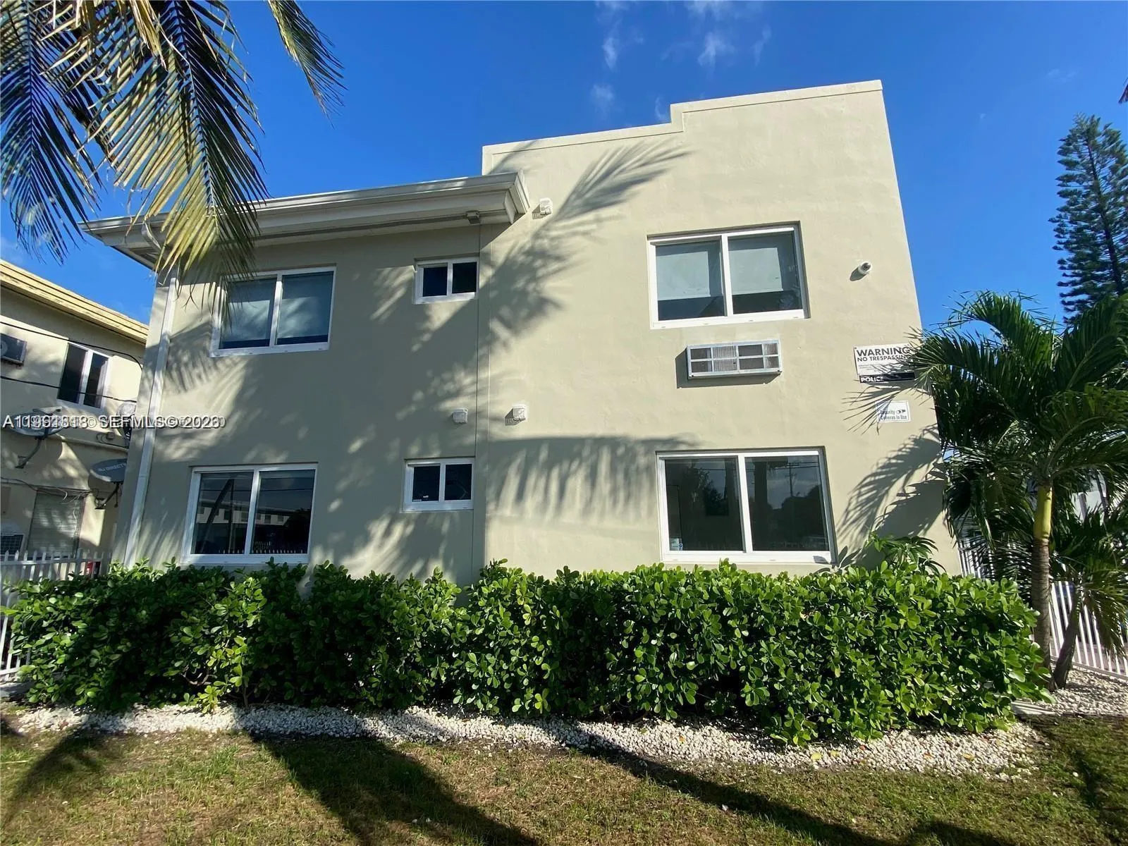 625 77th St 2, Miami Beach, Florida 33141, Miami Beach, Florida 33141, 2 Bedrooms Bedrooms, ,2 BathroomsBathrooms,Residential Lease,For Rent,625 77th St 2, Miami Beach, Florida 33141,A11991818
