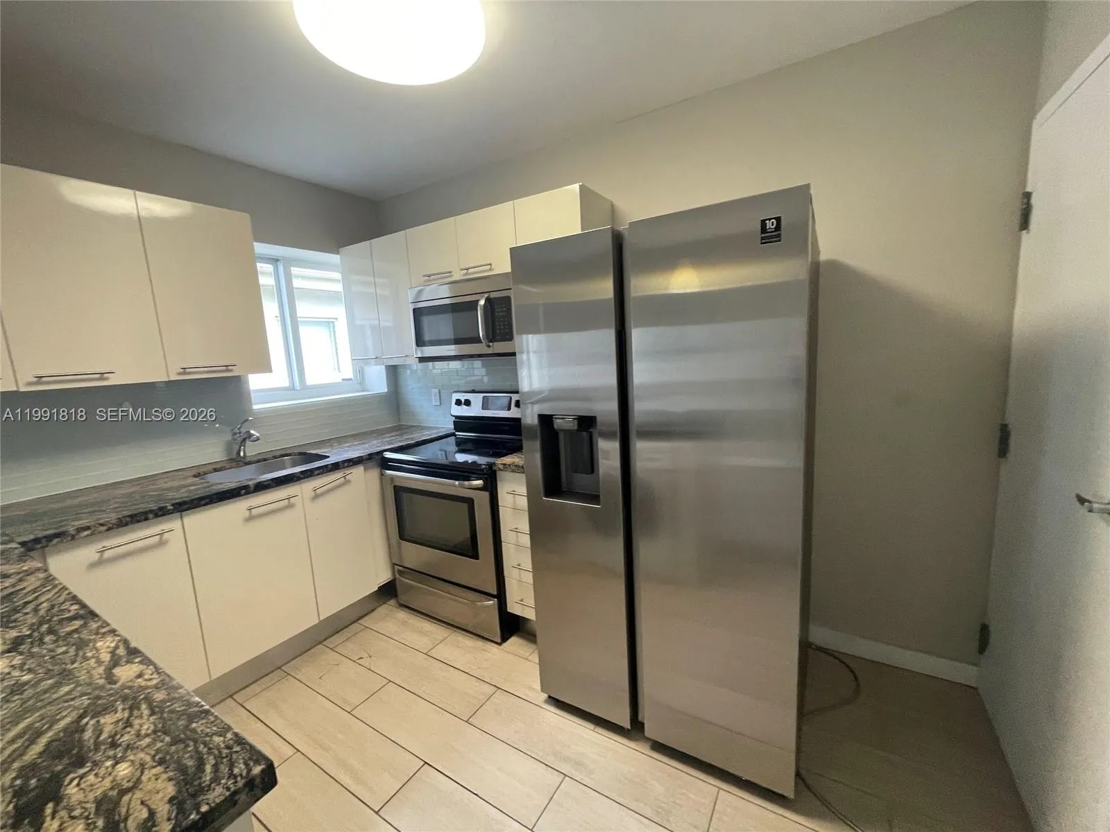 625 77th St 2, Miami Beach, Florida 33141, Miami Beach, Florida 33141, 2 Bedrooms Bedrooms, ,2 BathroomsBathrooms,Residential Lease,For Rent,625 77th St 2, Miami Beach, Florida 33141,A11991818