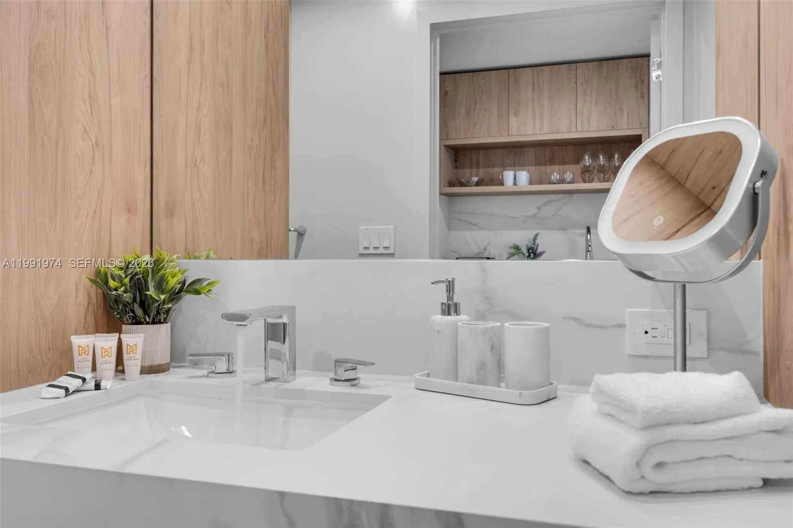 11 Ne 6 Th 2808, Miami, Florida 33132, Miami, Florida 33132, ,1 BathroomBathrooms,Residential Lease,For Rent,11 Ne 6 Th 2808, Miami, Florida 33132,A11991974