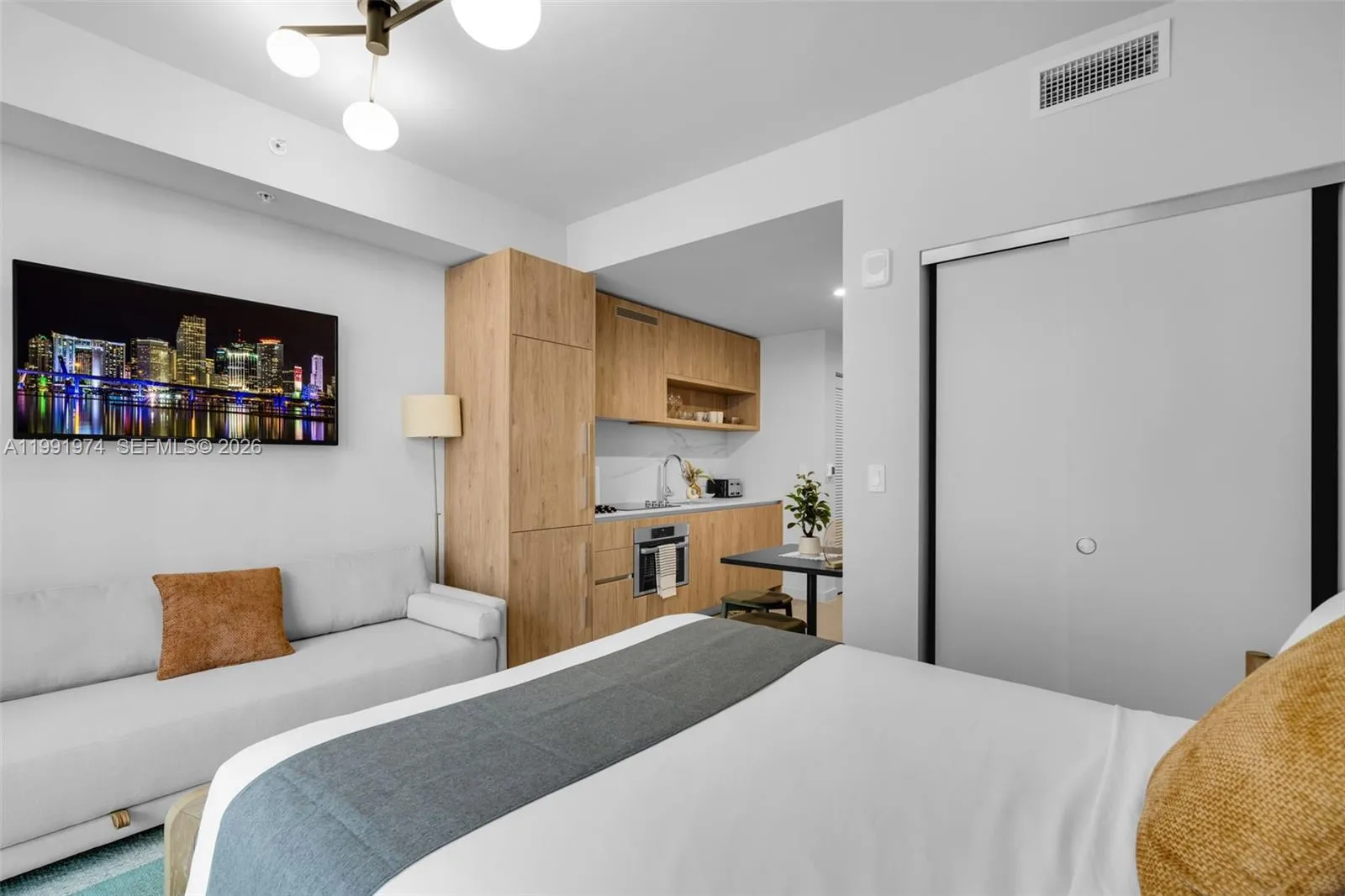 11 Ne 6 Th 2808, Miami, Florida 33132, Miami, Florida 33132, ,1 BathroomBathrooms,Residential Lease,For Rent,11 Ne 6 Th 2808, Miami, Florida 33132,A11991974