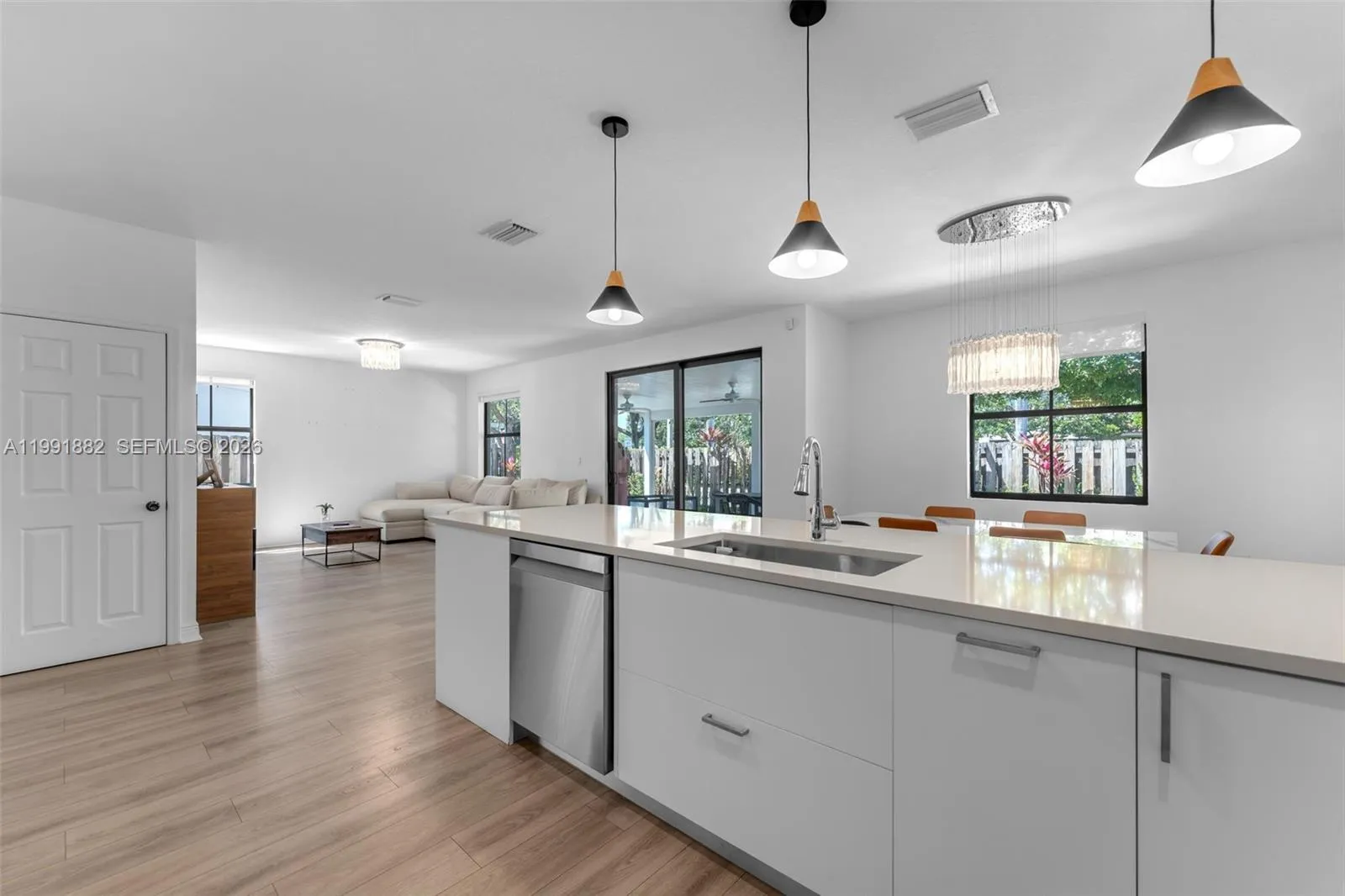 9761 Nw 9th St, Miami, Florida 33172, Miami, Florida 33172, 4 Bedrooms Bedrooms, ,4 BathroomsBathrooms,Residential,For Sale,9761 Nw 9th St, Miami, Florida 33172,A11991882