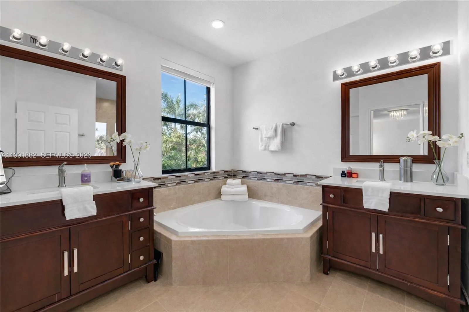 9761 Nw 9th St, Miami, Florida 33172, Miami, Florida 33172, 4 Bedrooms Bedrooms, ,4 BathroomsBathrooms,Residential,For Sale,9761 Nw 9th St, Miami, Florida 33172,A11991882