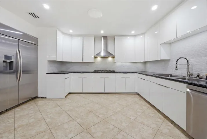 25-Kitchen