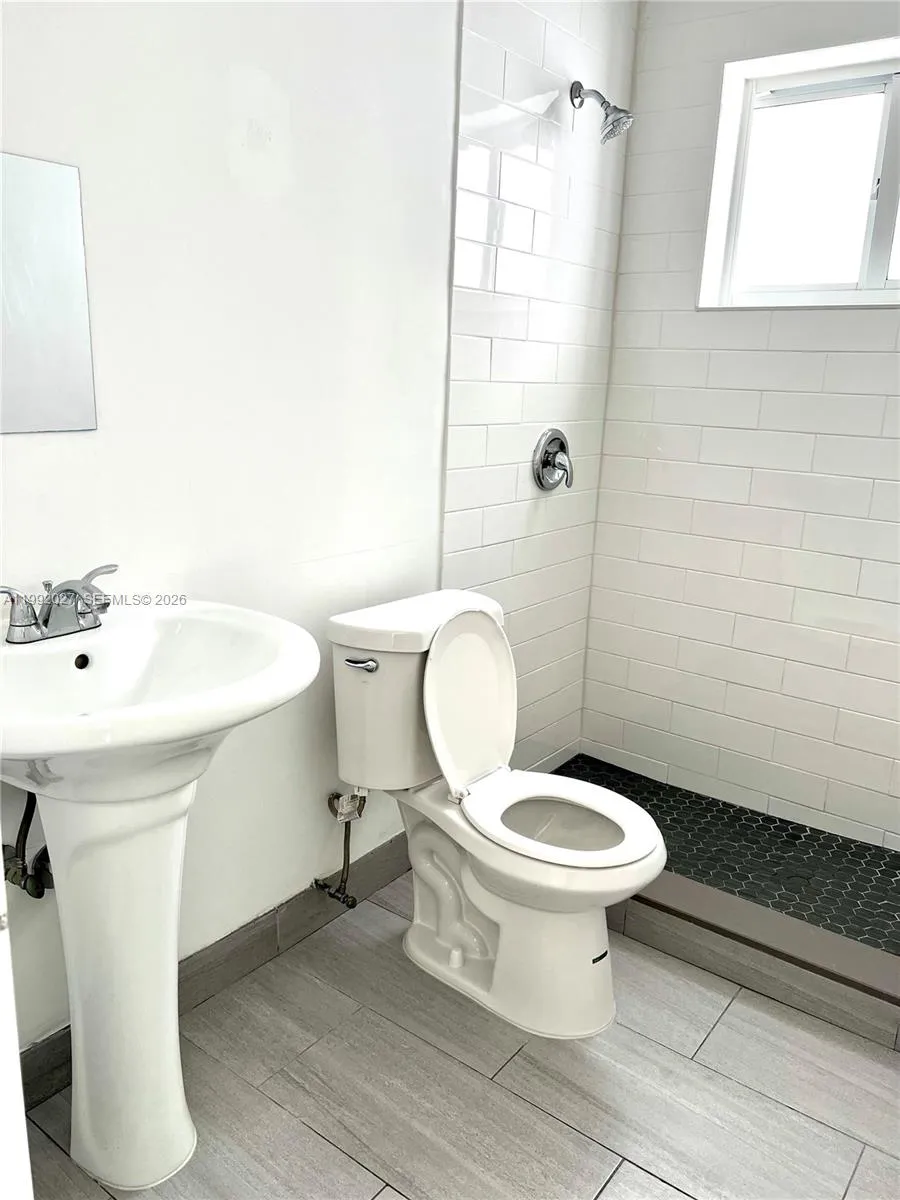 2121 Sw 4th St 2, Miami, Florida 33135, Miami, Florida 33135, 2 Bedrooms Bedrooms, ,1 BathroomBathrooms,Residential Lease,For Rent,2121 Sw 4th St 2, Miami, Florida 33135,A11992027