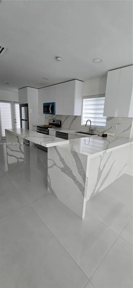 1284 W 38th Pl 2, Hialeah, Florida 33012, Hialeah, Florida 33012, 3 Bedrooms Bedrooms, ,2 BathroomsBathrooms,Residential Lease,For Rent,1284 W 38th Pl 2, Hialeah, Florida 33012,A11992054