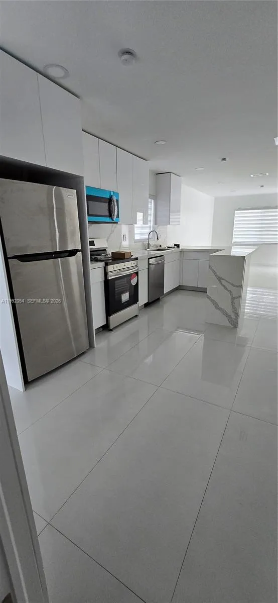 1284 W 38th Pl 2, Hialeah, Florida 33012, Hialeah, Florida 33012, 3 Bedrooms Bedrooms, ,2 BathroomsBathrooms,Residential Lease,For Rent,1284 W 38th Pl 2, Hialeah, Florida 33012,A11992054