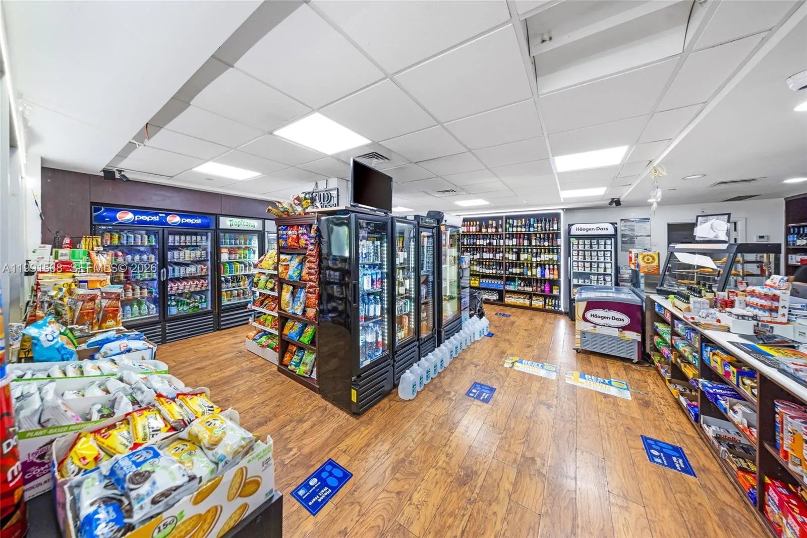 this photos belong exclusively to SFLI, not for other realtors to use