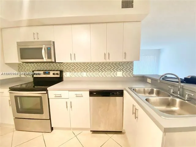 9650 Nw 2nd St 4-103, Pembroke Pines, Florida 3302, Pembroke Pines, Florida 33024, 1 Bedroom Bedrooms, ,1 BathroomBathrooms,Residential Lease,For Rent,9650 Nw 2nd St 4-103, Pembroke Pines, Florida 3302,A11992069