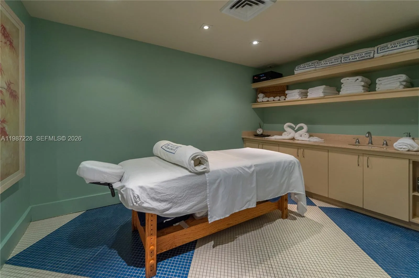 1500 Ocean Dr 1005, Miami Beach, Florida 33139, Miami Beach, Florida 33139, 2 Bedrooms Bedrooms, ,2 BathroomsBathrooms,Residential Lease,For Rent,1500 Ocean Dr 1005, Miami Beach, Florida 33139,A11987228