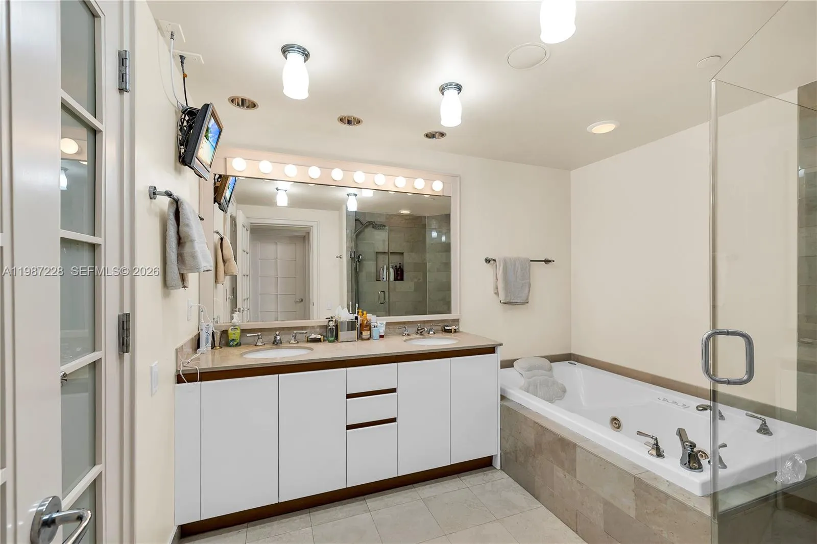 1500 Ocean Dr 1005, Miami Beach, Florida 33139, Miami Beach, Florida 33139, 2 Bedrooms Bedrooms, ,2 BathroomsBathrooms,Residential Lease,For Rent,1500 Ocean Dr 1005, Miami Beach, Florida 33139,A11987228