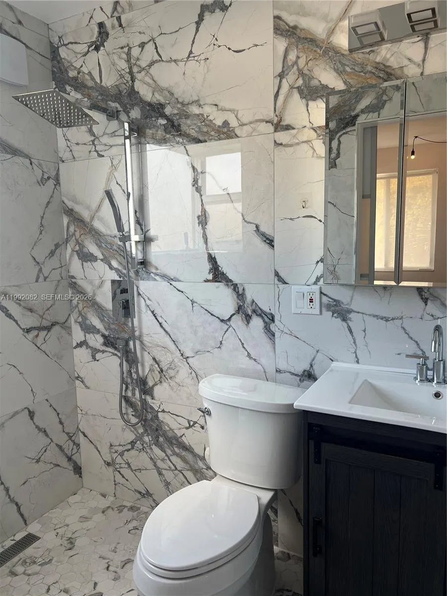 225 Se 16th Ave 3, Fort Lauderdale, Florida 33301, Fort Lauderdale, Florida 33301, 2 Bedrooms Bedrooms, ,1 BathroomBathrooms,Residential Lease,For Rent,225 Se 16th Ave 3, Fort Lauderdale, Florida 33301,A11992082