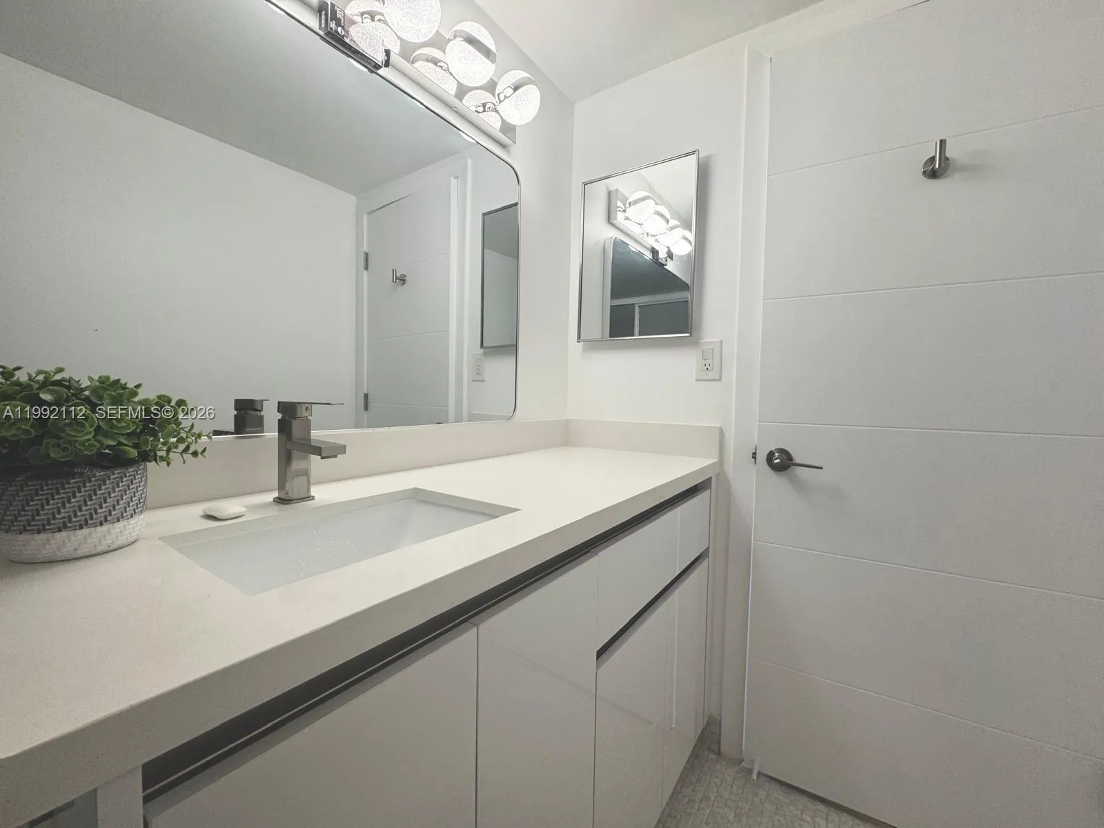 3800 S Ocean Dr 1710, Hollywood, Florida 33019, Hollywood, Florida 33019, 2 Bedrooms Bedrooms, ,2 BathroomsBathrooms,Residential Lease,For Rent,3800 S Ocean Dr 1710, Hollywood, Florida 33019,A11992112