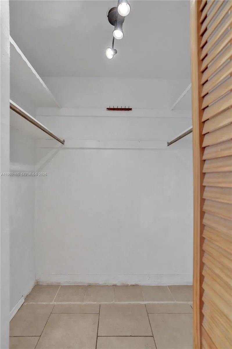 1601 Ne 191 St B112, Miami, Florida 33179, Miami, Florida 33179, 1 Bedroom Bedrooms, ,1 BathroomBathrooms,Residential,For Sale,1601 Ne 191 St B112, Miami, Florida 33179,A11992165