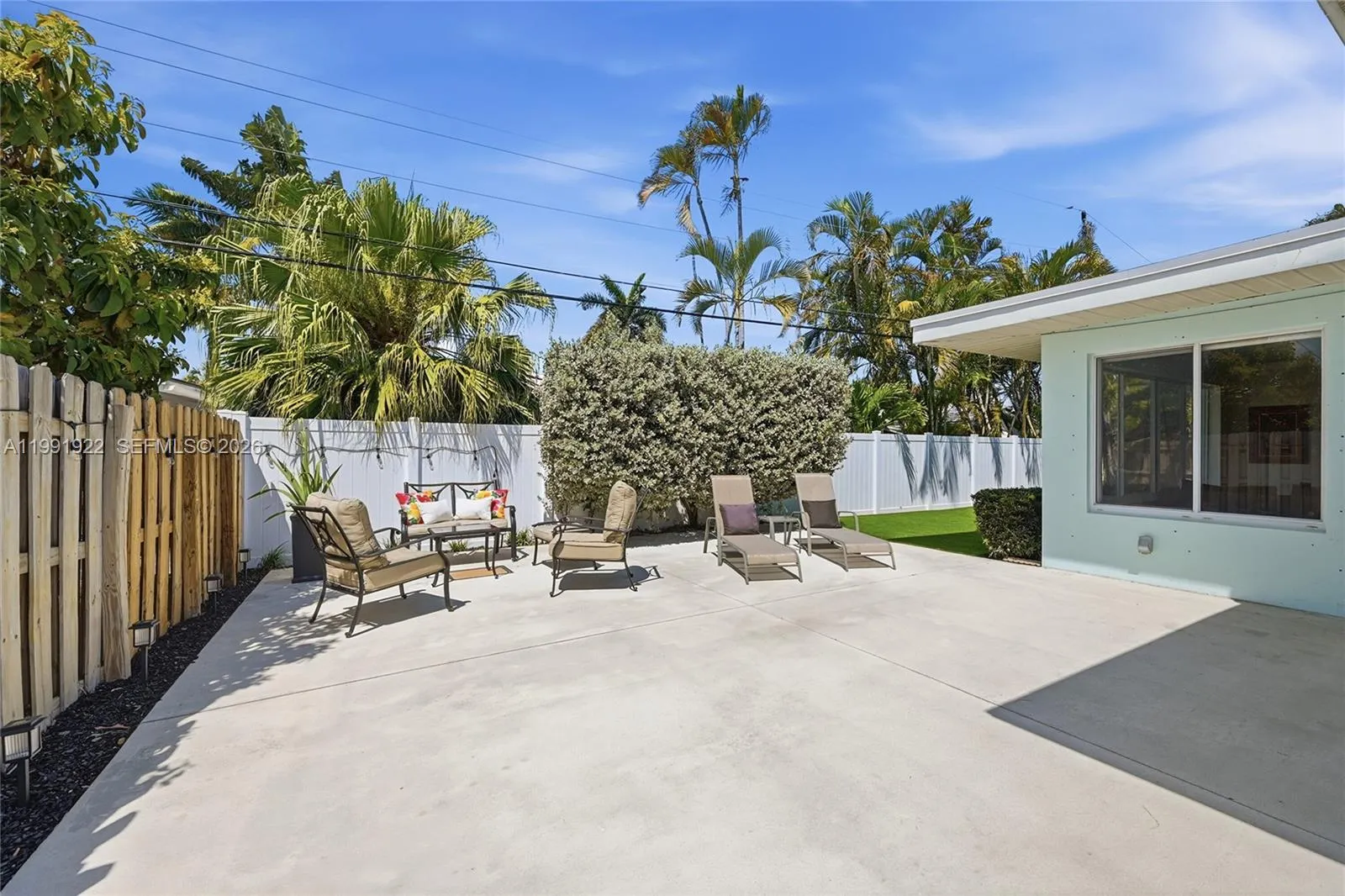 2725 Se 2nd Ct, Pompano Beach, Florida 33062, Pompano Beach, Florida 33062, 3 Bedrooms Bedrooms, ,2 BathroomsBathrooms,Residential Lease,For Rent,2725 Se 2nd Ct, Pompano Beach, Florida 33062,A11991922