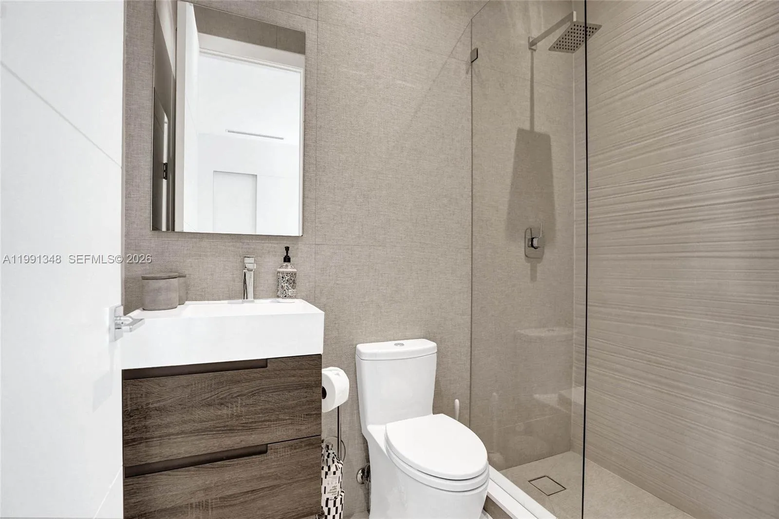 2120 Ne 197th Ter, Miami, Florida 33179, Miami, Florida 33179, 5 Bedrooms Bedrooms, ,5 BathroomsBathrooms,Residential,For Sale,2120 Ne 197th Ter, Miami, Florida 33179,A11991348