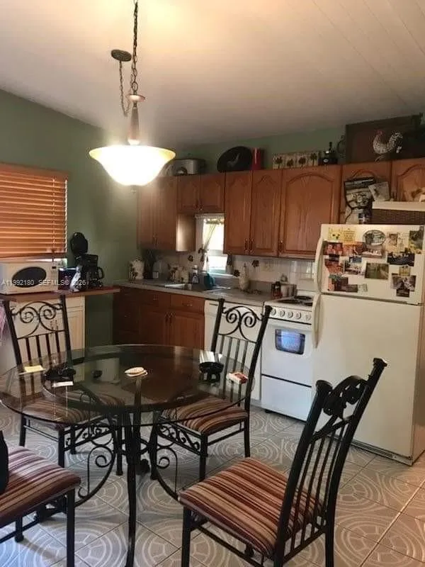 1916 Coolidge St 1, Hollywood, Florida 33020, Hollywood, Florida 33020, ,1 BathroomBathrooms,Residential Lease,For Rent,1916 Coolidge St 1, Hollywood, Florida 33020,A11992180