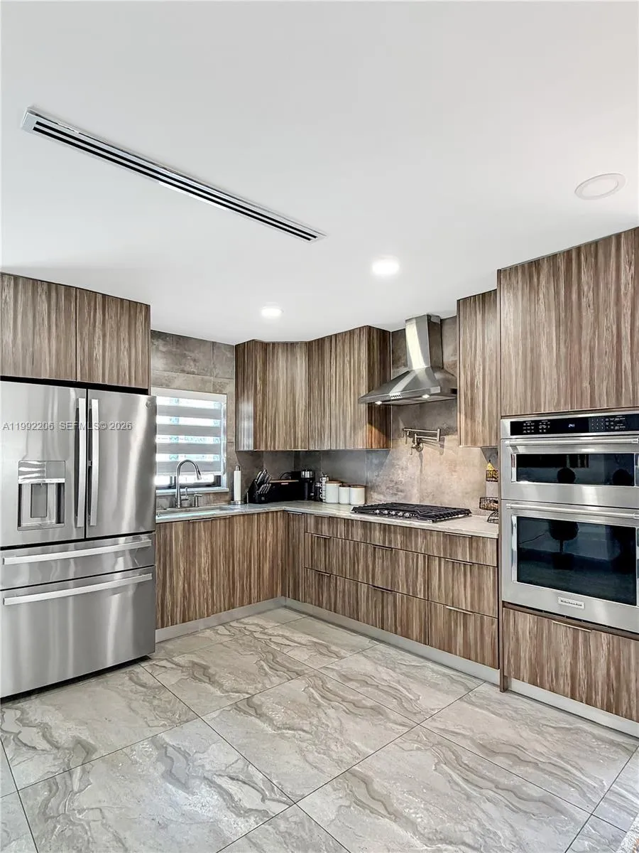 233 W 39th Pl, Hialeah, Florida 33012, Hialeah, Florida 33012, 4 Bedrooms Bedrooms, ,3 BathroomsBathrooms,Residential,For Sale,233 W 39th Pl, Hialeah, Florida 33012,A11992206