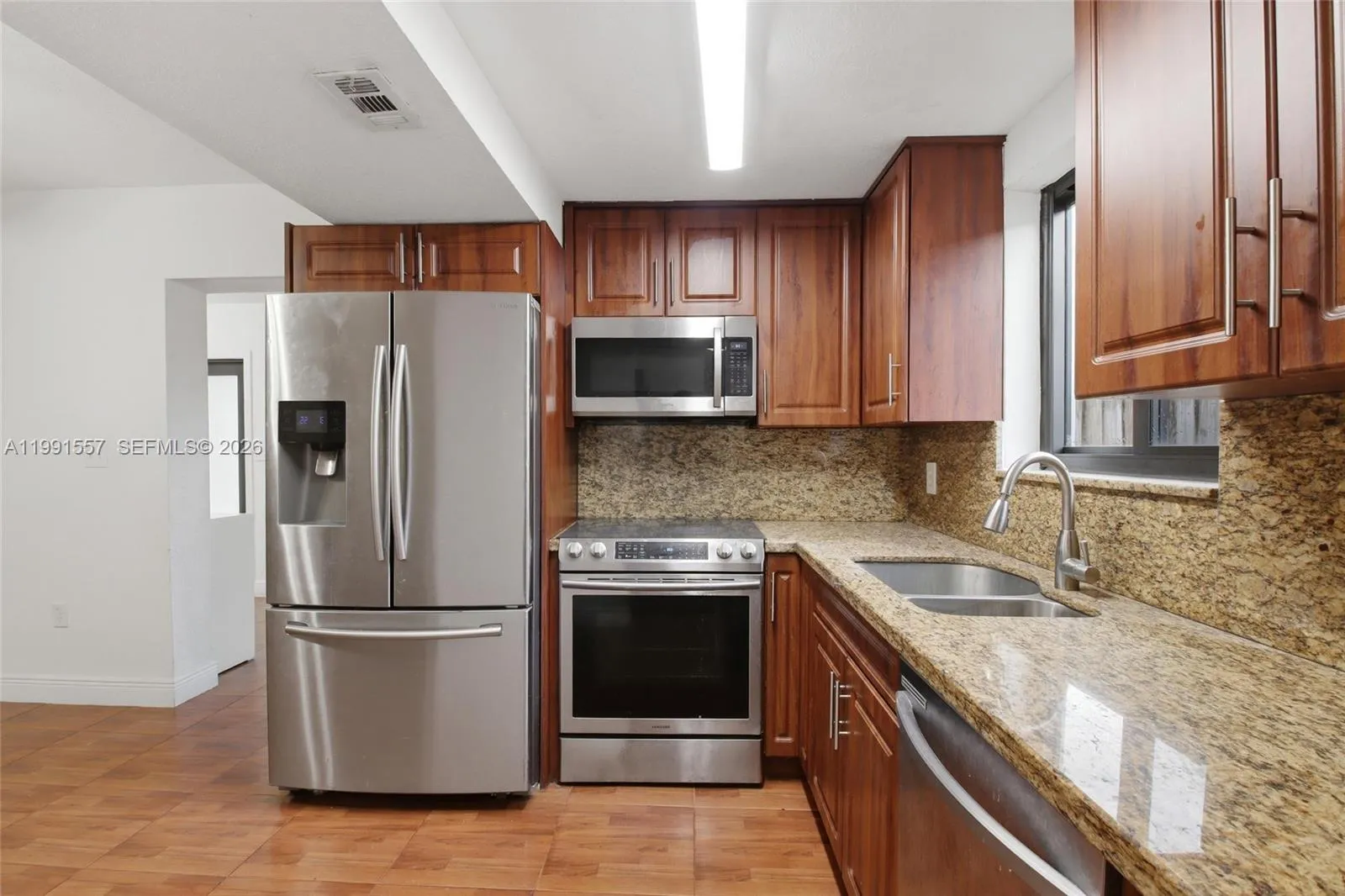 3210 Sw 26th St 3210, Miami, Florida 33133, Miami, Florida 33133, 3 Bedrooms Bedrooms, ,2 BathroomsBathrooms,Residential Lease,For Rent,3210 Sw 26th St 3210, Miami, Florida 33133,A11991557