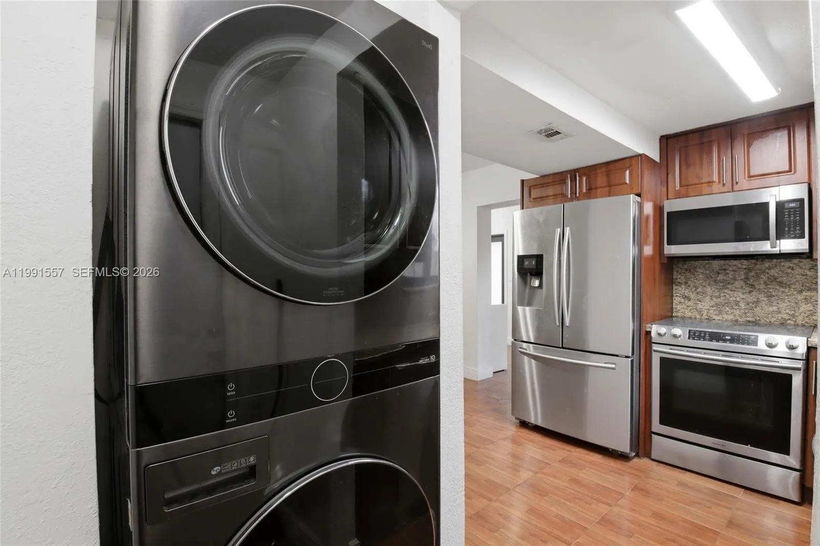 3210 Sw 26th St 3210, Miami, Florida 33133, Miami, Florida 33133, 3 Bedrooms Bedrooms, ,2 BathroomsBathrooms,Residential Lease,For Rent,3210 Sw 26th St 3210, Miami, Florida 33133,A11991557