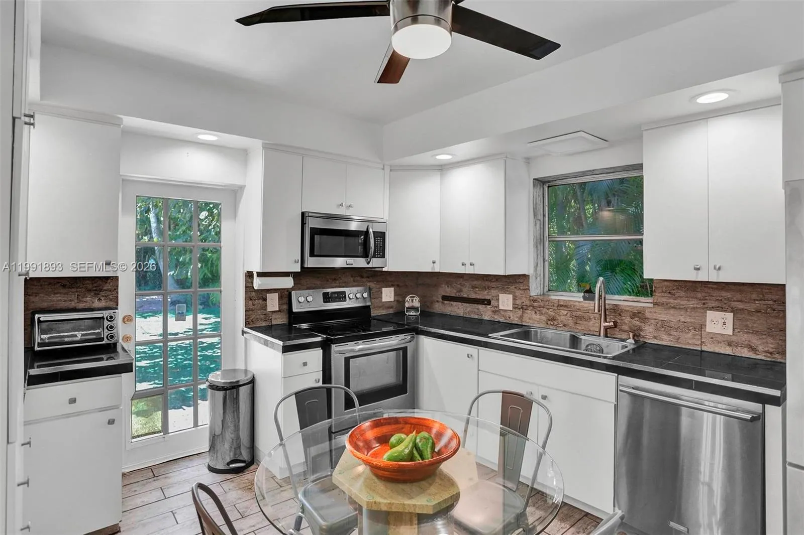 3920 Monserrate St, Coral Gables, Florida 33134, Coral Gables, Florida 33134, 5 Bedrooms Bedrooms, ,4 BathroomsBathrooms,Residential Lease,For Rent,3920 Monserrate St, Coral Gables, Florida 33134,A11991893