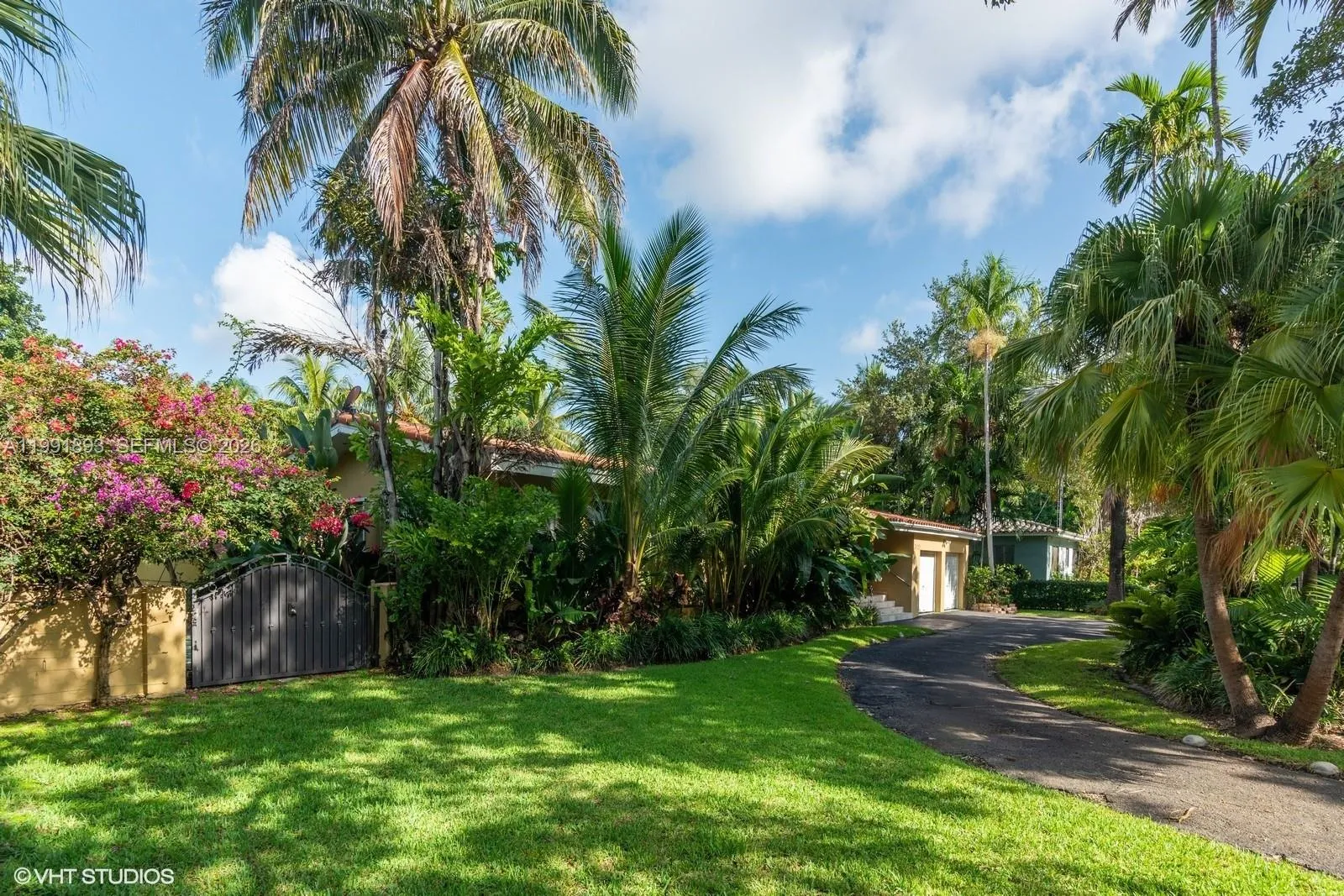 3920 Monserrate St, Coral Gables, Florida 33134, Coral Gables, Florida 33134, 5 Bedrooms Bedrooms, ,4 BathroomsBathrooms,Residential Lease,For Rent,3920 Monserrate St, Coral Gables, Florida 33134,A11991893